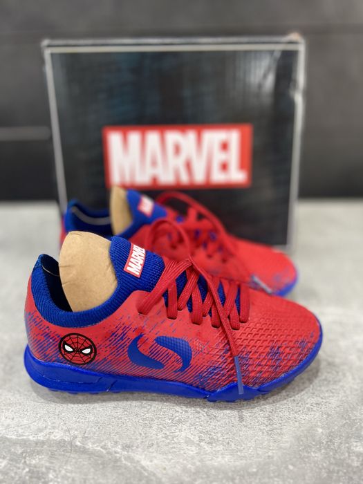 НАМАЛЕНИ Чисто нови обувки за футбол, SONDICO MARVEL стоножки