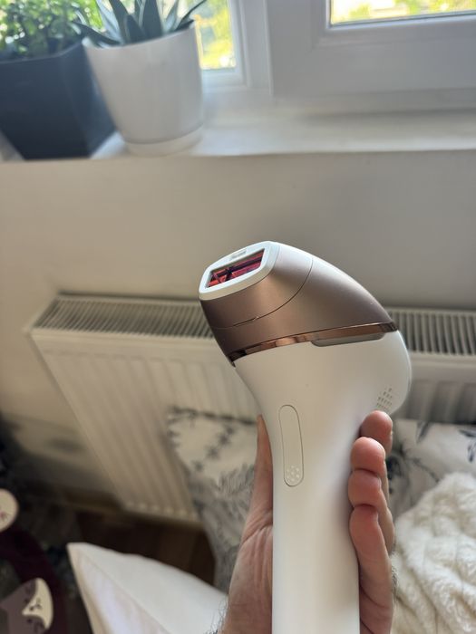 Epilator IPL Philips Lumea Seria 9900 BRI973/00