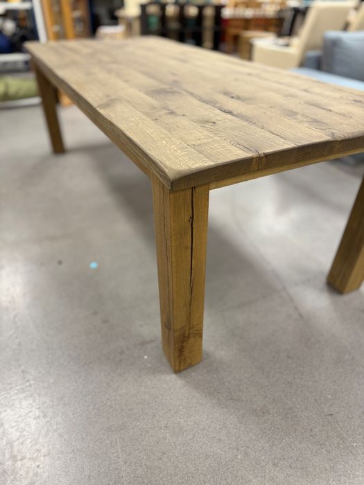 .Дървена дъбова маса