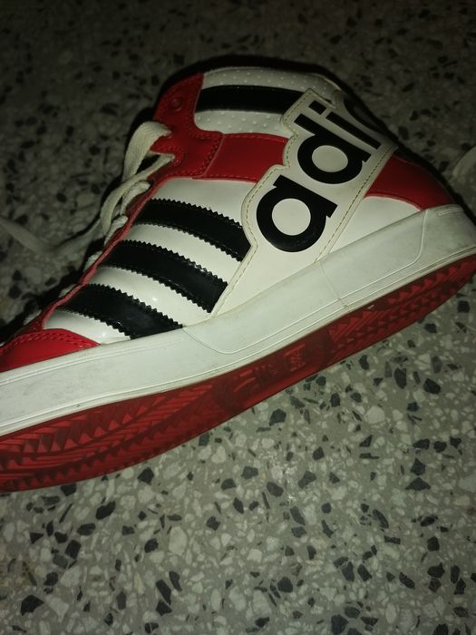 Оригинални маратонки adidas,