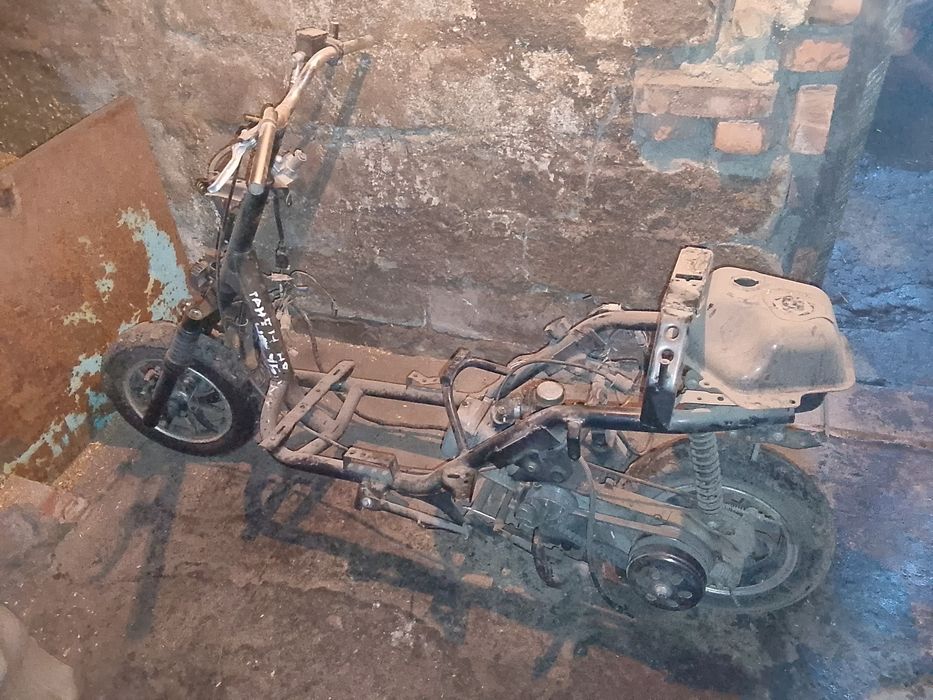 Продам скутер 25000