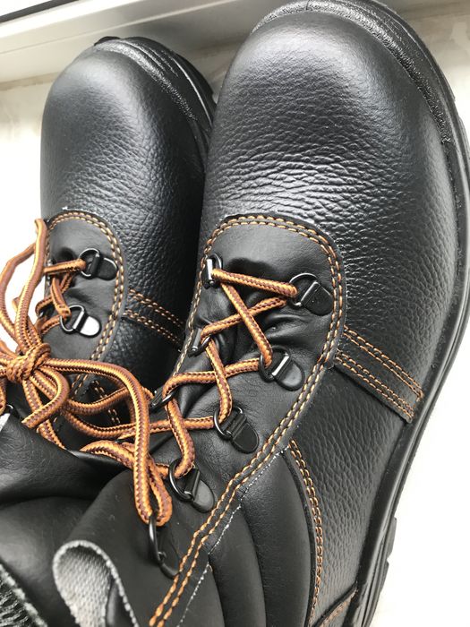 Продам рабочие ботинки весна-осень размер 42