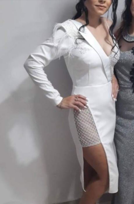 Rochie bby albă cu pene