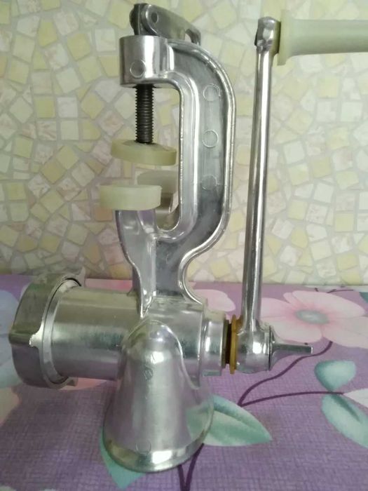 Мясорубка, сост отличное, всё работает, СССР, б/У