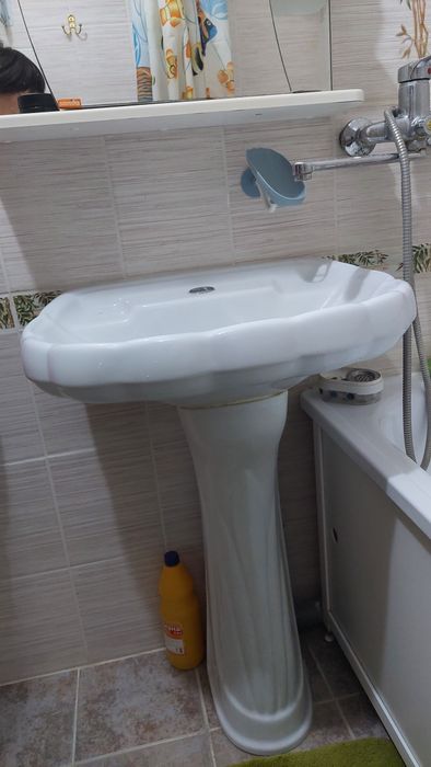 Зеркало и раковина