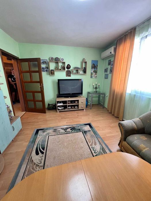 Продава се Тристаен апартамент в Търговище, Център - 92 кв.м за 2 €/кв.м - Снимка #1