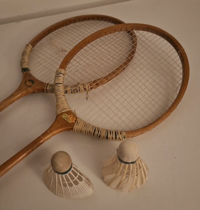 Set 2 rachete badminton + 2 fluturași – stare foarte bună