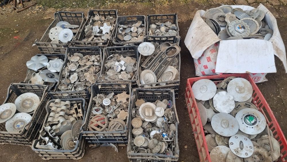 Vând diferite modele de capace!