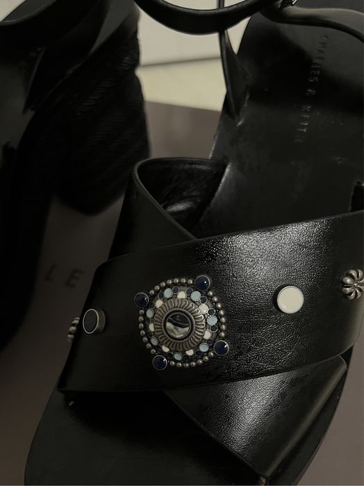 Продам босоножки charles&keith