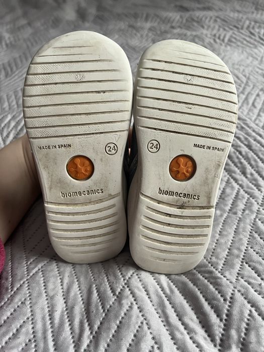 Sandal biomecanics 24