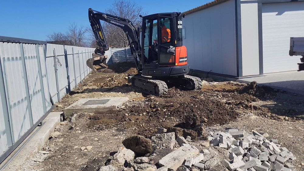 Inchiriez excavator 3.5T si autoutilitara basculabila
