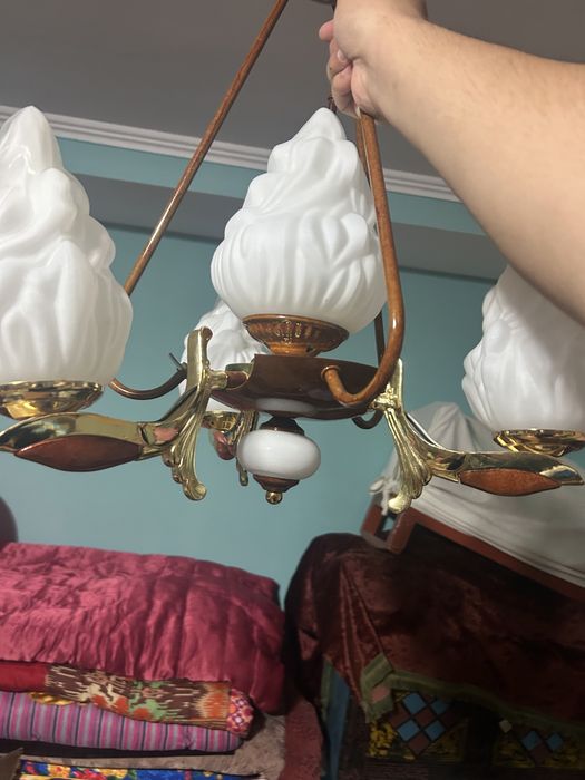 Продаються люстры