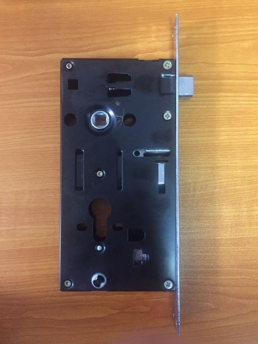 Дръжки Брава и Патрон за китайски метални врати