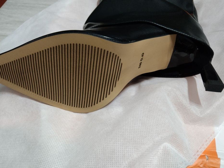 Продается новые сапоги