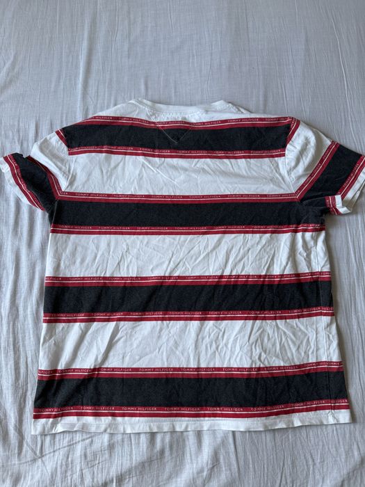 Tricou Tommy Hilfiger original – design clasic în dungi