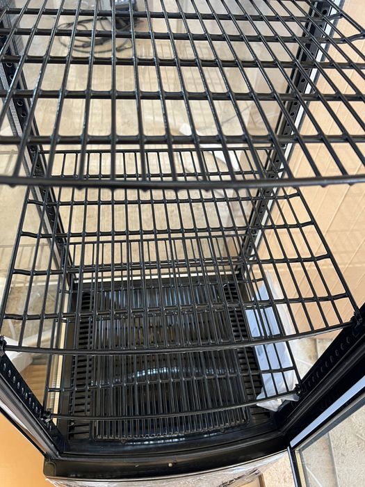 Vitrina frigorifica panoramica pentru prajituri