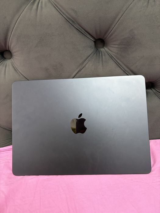 Vand laptop MacBook Apple pt piese! Model A2681