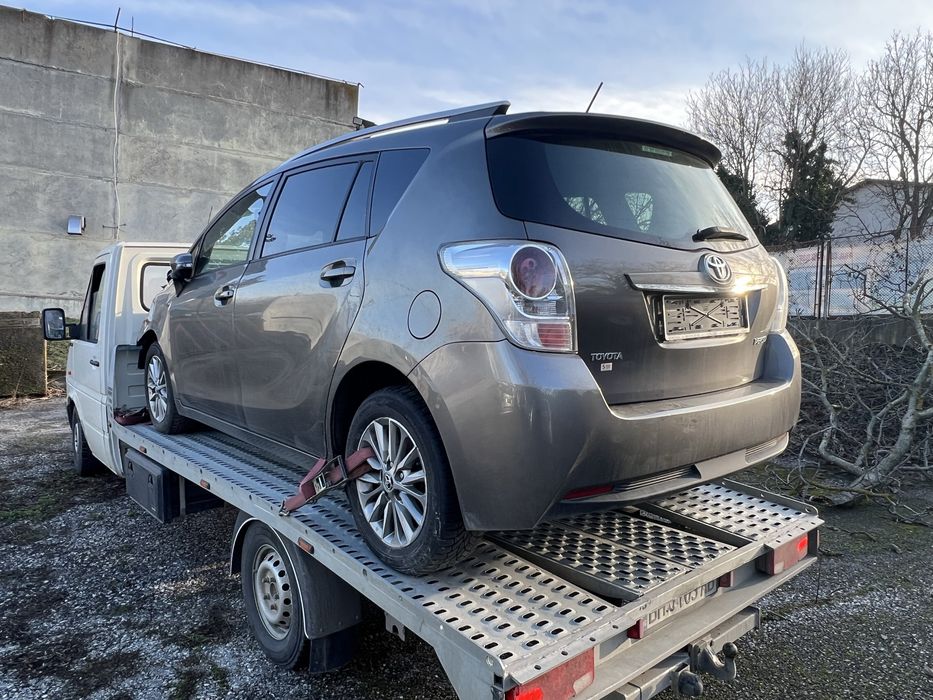 Toyota Verso/Тойота Версо -на части