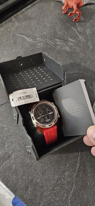 Ceas Diesel Original adus recent Franța model deosebit se dă la cutie