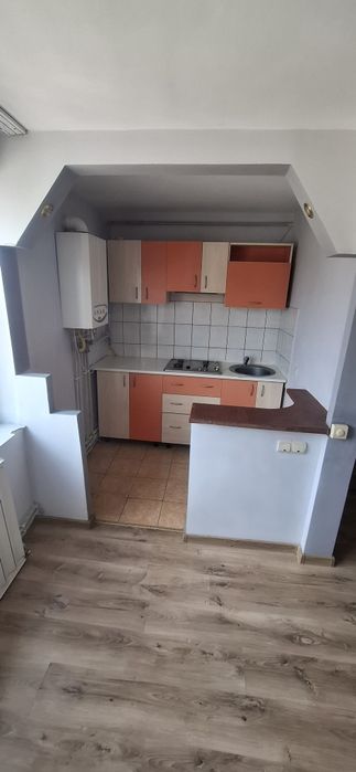 Se inchiriaza apartament o camera zona centrala