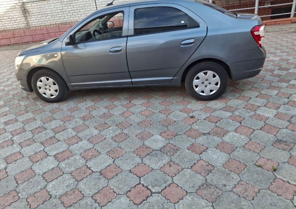 Шевроле кобальт.