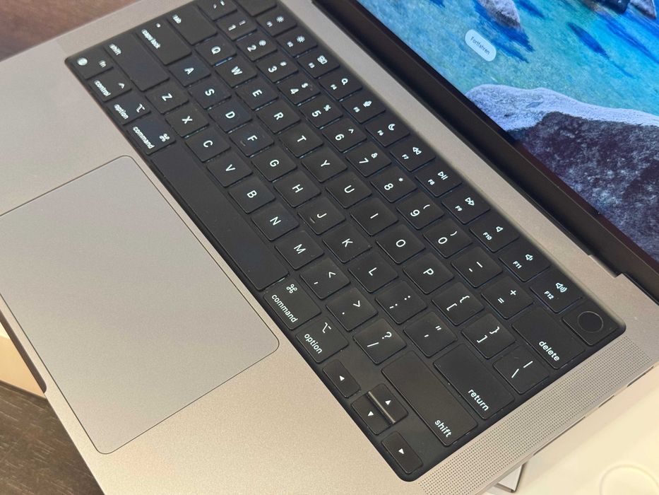 14" MacBook Pro, M1 Max, 10-core CPU, 24-core GPU, 32GB, 1TB