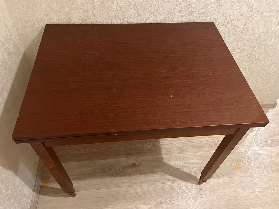 Продам стол полированный