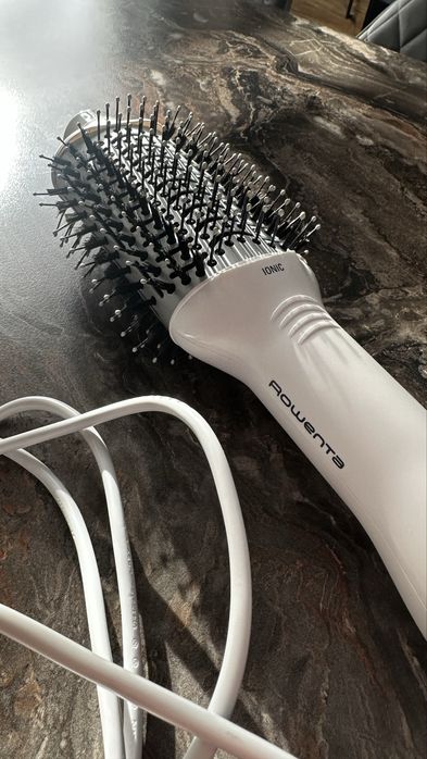 Perie cu aer cald Rowenta Volumizer CF6130F0