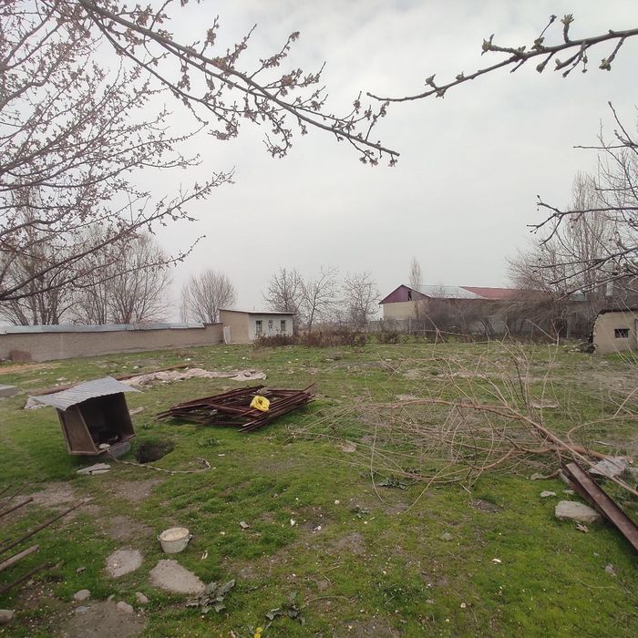 Янги хаёт тумани жалойир махаллада 14 сотух ер жой сотилади