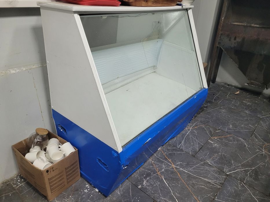 Витринный холодильник