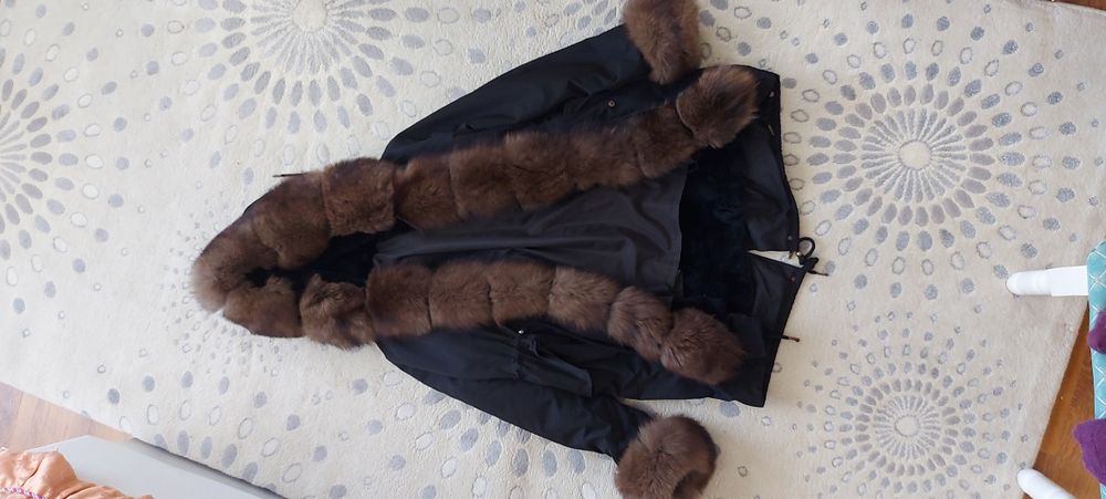 Женская парка черная