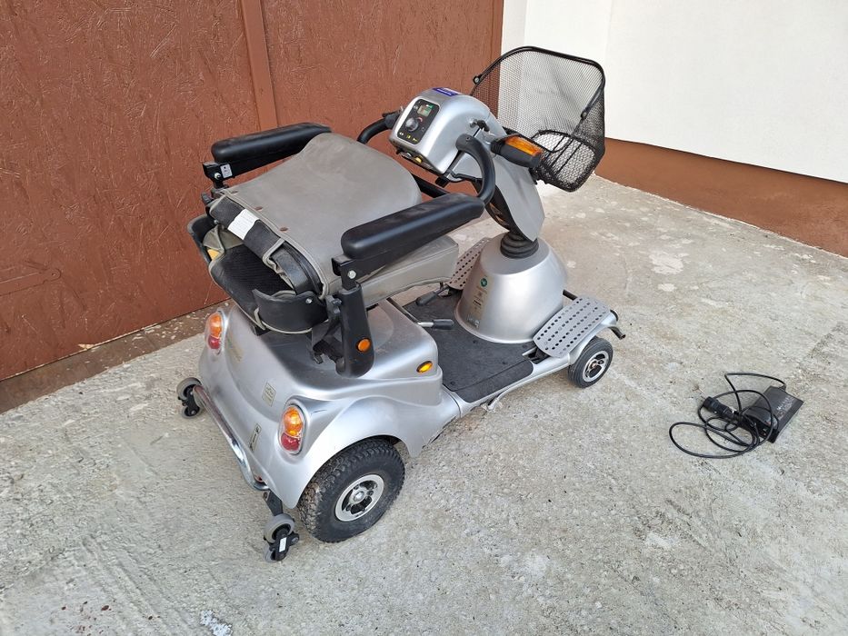 Triciclu, scuter electric. Quingo Clasic. Trebuie 2 baterii