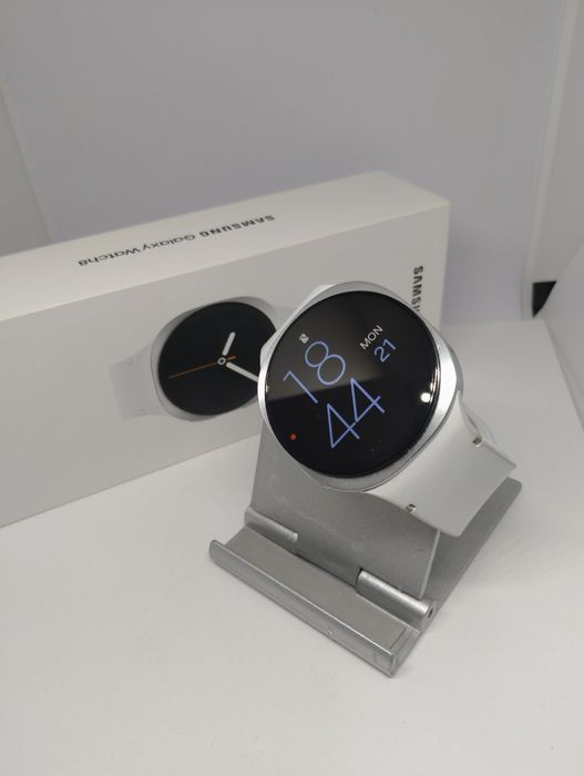Samsung watch 8 44мм в полной комплектации