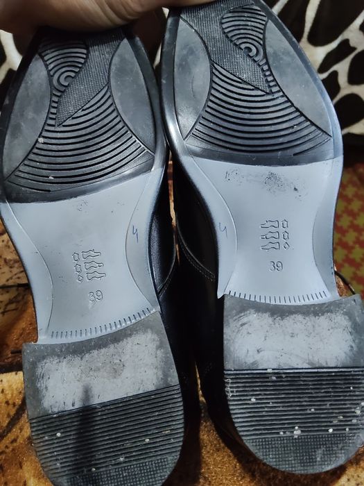 Vând pantofi mărimea 39