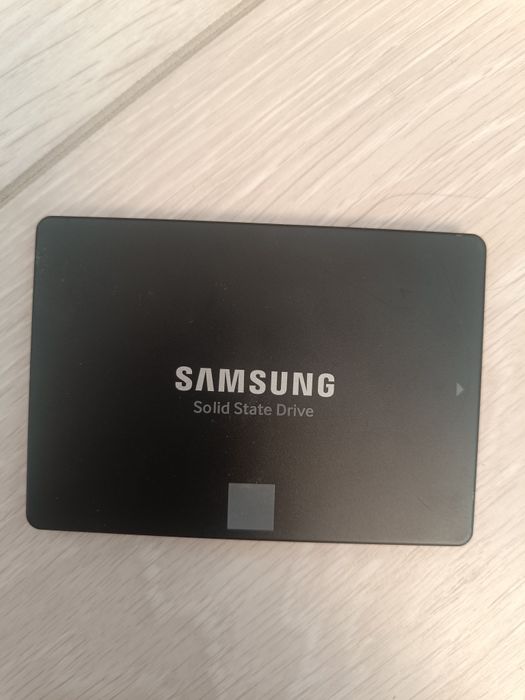 Продам samsung ssd на 1 тб