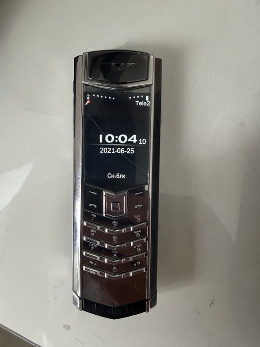 Продаю телефон Vertu