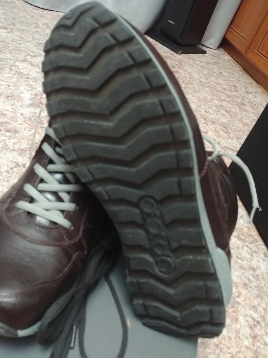Продаю мужские зимнии  ботинки Ecco