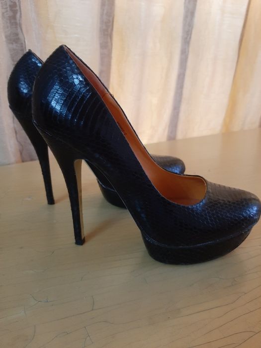 Продаю туфли нарядные