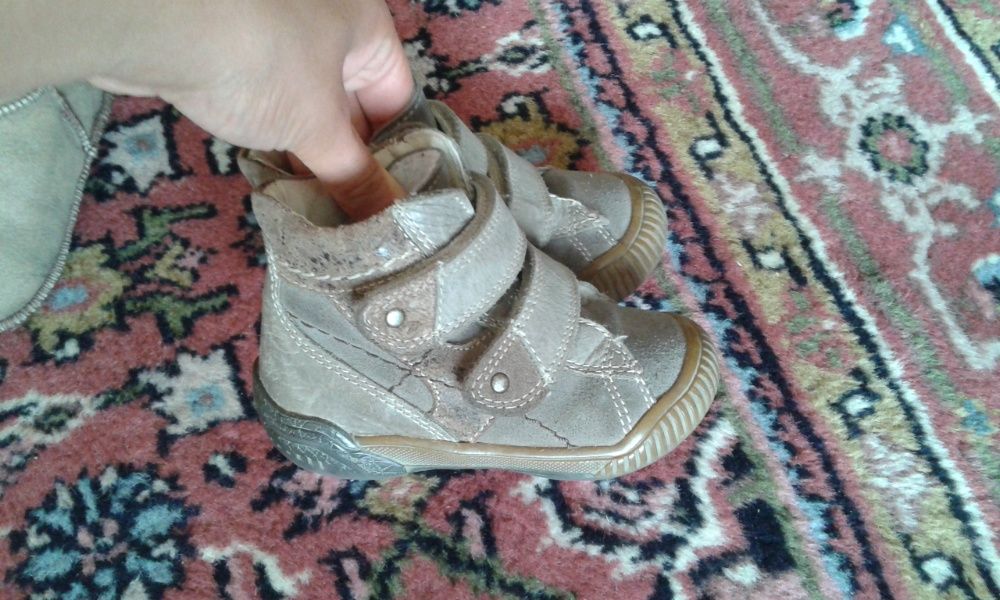 детски зимни пантофи и боти за момче