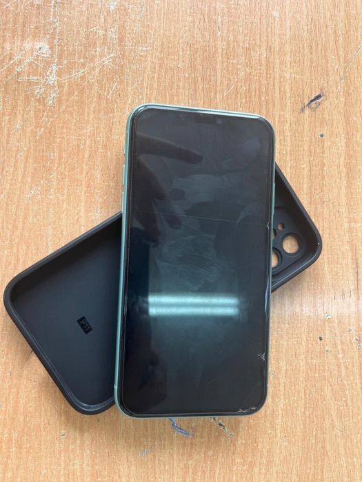 iPhone 11 в хорошем состоянии