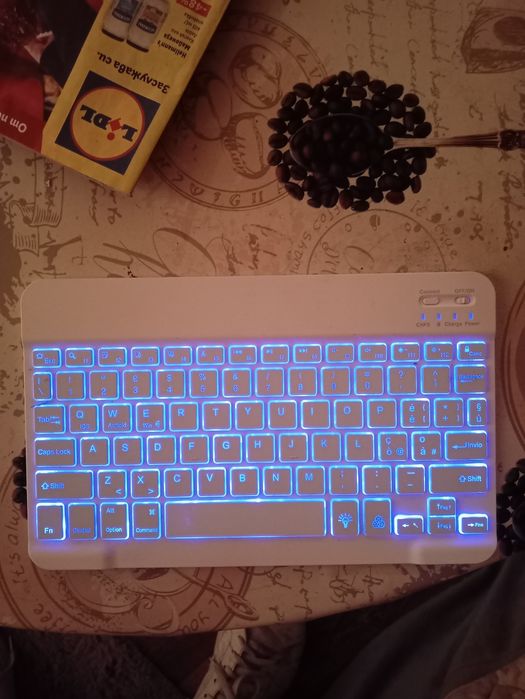 Bluetooth, wireless мишка и клавиатура