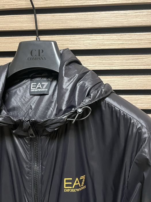 EA7 Emporio Armani : НОВО преходно яке размер Л  / Оригинал