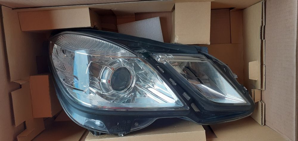 Vând faruri mercedes  e class 2012