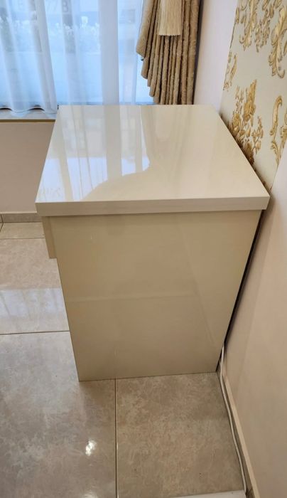 Шкаф с чекмедже нов