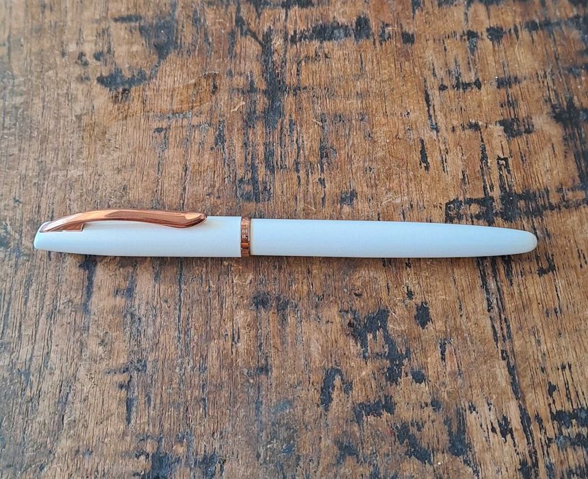 писалка Пеликан Peliкan перлено бяло и розов злато метал Peliкan Perl