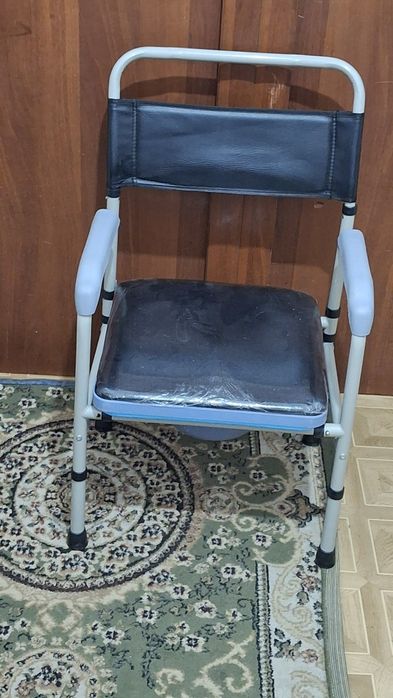 Санитарный стул туалет