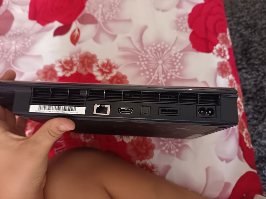 Vând PS 3 impecabil