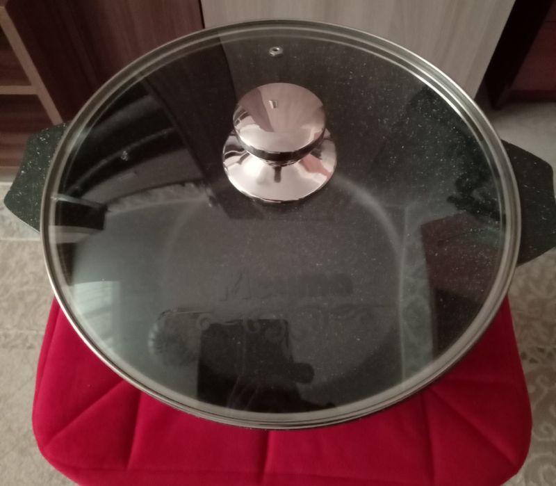 Продам кастрюлю новую