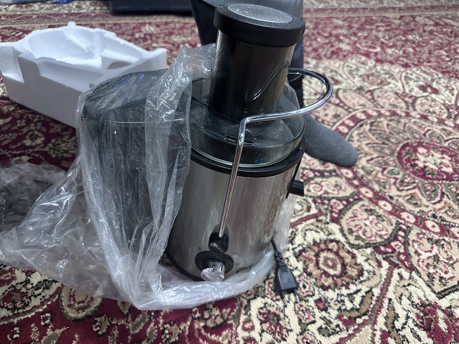 Продам соковыжималку новый есть чуть дефект