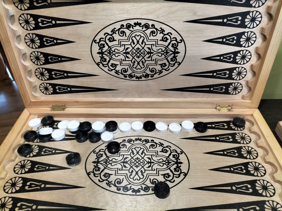 Нарды + шашки два в одном